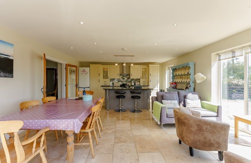 Edern Cottage | BRON GORS, family friendly, with open fire in Edern