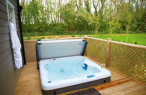 Pattiswick Cabin | Brook Lodge holiday cottage is located just a stone’s throw away from Colchester.