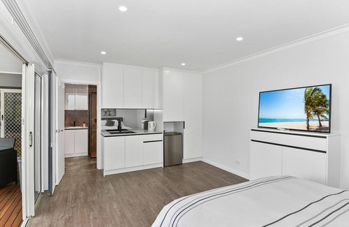 Killarney Vale House | Brooke Haven, modern family home with flat