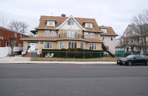 Sea Gate Villa | Brooklyn 15 bedroom 18 bath oasis