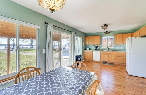 Brooklyn House | Brooklyn Cottage with Dock - Steps To Wamplers Lake!