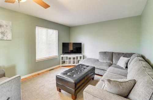 Brooklyn House | Brooklyn Cottage with Dock - Steps To Wamplers Lake!