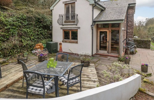 Monmouth Cottage | BROOKSIDE COTTAGE, pet friendly, with open fire in Monmouth