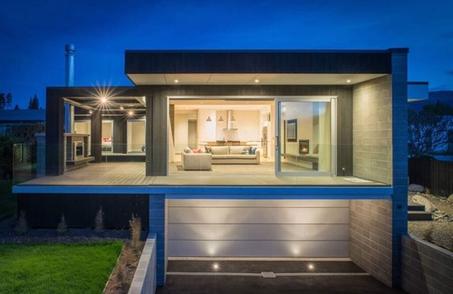 Wanaka House | Brownston Street |Central location | Walk to town | Stunning views