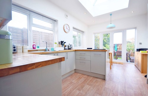 Chichester Cottage | Broyle House, Chichester - a family house that sleeps 4 guests in 2 bedrooms