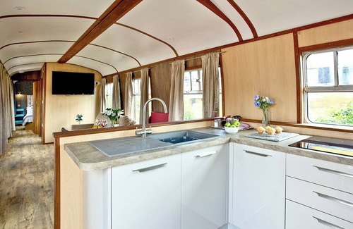 Dawlish Warren Ski Chalet | Brunel Boutique Railway Carriage 3