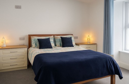 Longrock Cottage | Bryher Cottage, Longrock - a cottage that sleeps 6 guests in 3 bedrooms