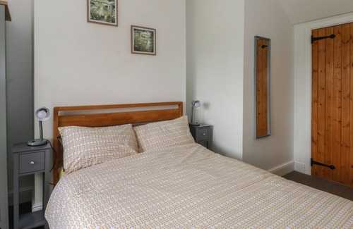 Nercwys Cottage | BRYN CELYN, pet friendly, with a garden in Mold