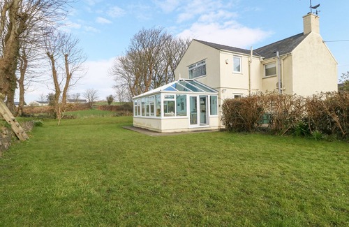 Edern Cottage | BRYN CYTTUN, pet friendly, country holiday cottage in Morfa Nefyn