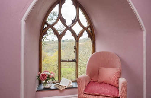 Garndolbenmaen Cottage | BRYNKIR TOWER, pet friendly, with open fire in Garndolbenmaen
