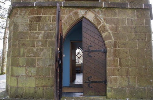 Garndolbenmaen Cottage | BRYNKIR TOWER, pet friendly, with open fire in Garndolbenmaen