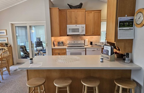 Hall Quarry Cottage | Buckeyes & Blueberries-beautiful, updated cottage overlooking Somes Sound and Acadia Natioal Park