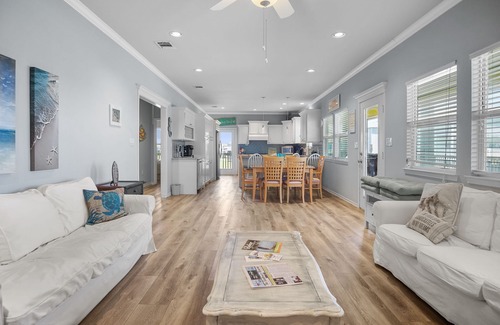 Crystal Beach House | Buckley's Beach: 2 BR, 2 BA House in Port Bolivar, Sleeps 6