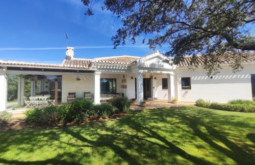 Villanueva del Rosario House | Buddha-Can