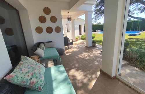 Villanueva del Rosario House | Buddha-Can