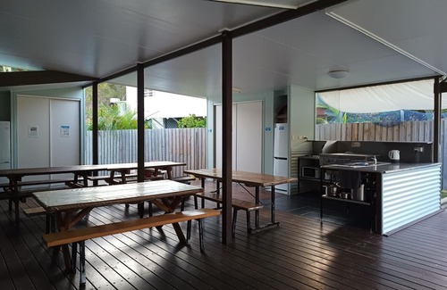 Happy Valley Hostel | BUDGET ACCOMMODATION Creature Comforts: Marloo Unit - Better than camping!