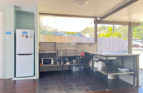 Happy Valley Hostel | BUDGET ACCOMMODATION Creature Comforts: Marloo Unit - Better than camping!