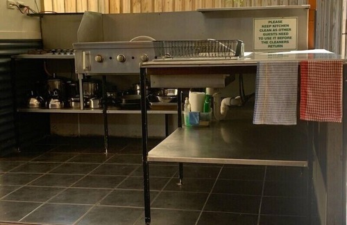 Happy Valley Hostel | BUDGET ACCOMMODATION Creature Comforts: Marloo Unit - Better than camping!