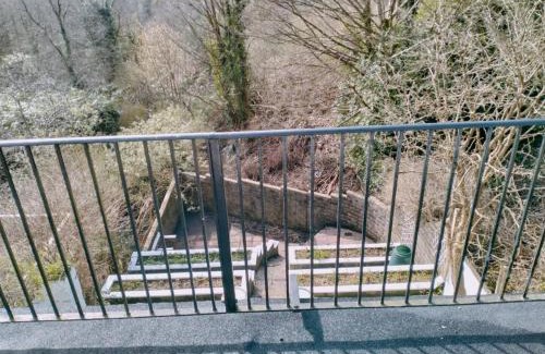 Baglan House | Budget-Friendly 4-Bedroom House in Swansea - Ideal for Travelers