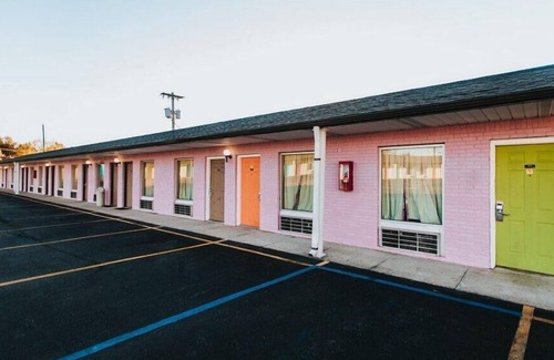 Berea House | Budget-friendly Accommodation at Knights Inn Berea! Pets Allowed, Free Breakfast