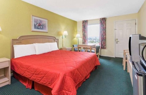Berea House | Budget-friendly Accommodation at Knights Inn Berea! Pets Allowed, Free Breakfast