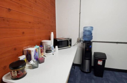 South Loop Hotel | Budget-Friendly Room| Free Coffee | Downtown