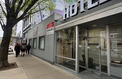 South Loop Hotel | Budget-Friendly Stay and Free Coffee | Downtown