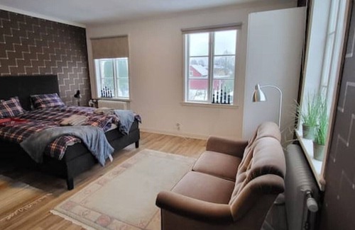 Tibro Bed & Breakfast | Budget Hotel. Dubbelrum + Resårsäng. Frukost/fee