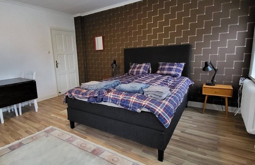 Tibro Bed & Breakfast | Budget Hotel. Dubbelrum + Resårsäng. Frukost/fee