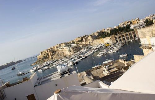 Birgu Apartment | budget room 1 floor private bathroom ground floor