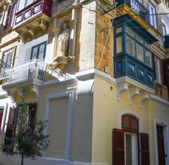 Birgu Apartment | budget room 1 floor private bathroom ground floor
