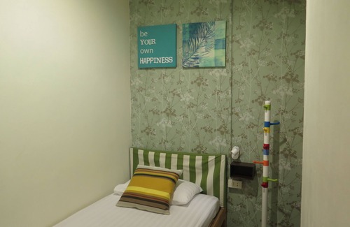 Bang Rak Bed & Breakfast | Budget Single Private in Center of Silom