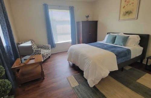 Rockford House | Budget stay in Rockford - Lower Duplex