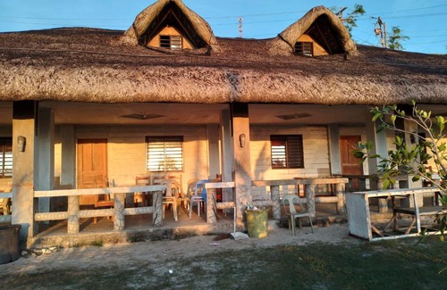 Pagudpud House | BUENAVISTA'S beach TRAVELLERS INN