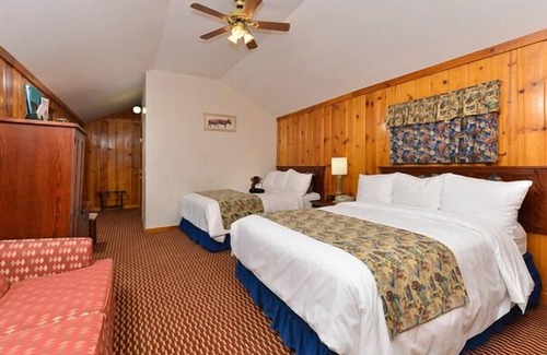 Cody House | Buffalo Bill Adventure! 3 Convenient Units, Bar, FREE Parking!
