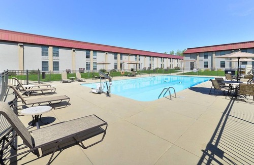 Cody House | Buffalo Bill Adventure! 3 Convenient Units, Bar, FREE Parking!