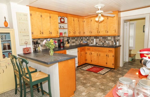 Willis Cottage | Buffalo Mountain Getaway Cottage - enjoy some time on the farm!