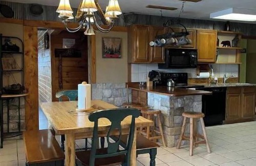 Compton Cabin | Buffalo River Cabin-privt Pool/Hot Tub/Game Room!