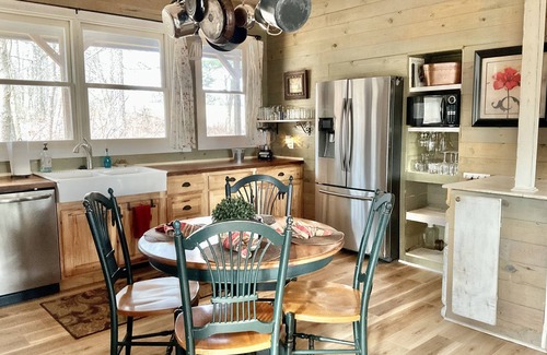 Mt. Sherman Cabin | Buffalo River Farmhouse-Only 2 miles to Kyle's Landing on the Buffalo River!