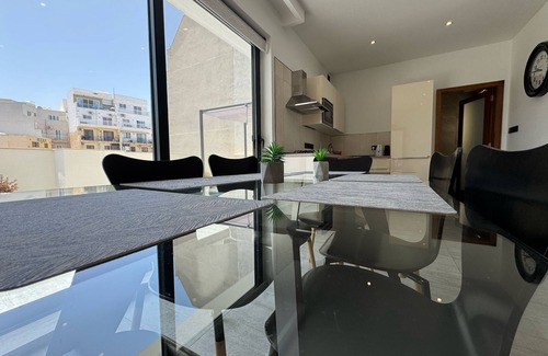 Qawra Apartment | Bugibba Luxe Pool Penthouse