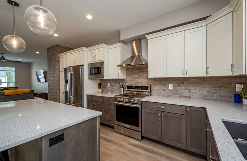 Weber House | Built in 2021- close to UIHC and Shopping