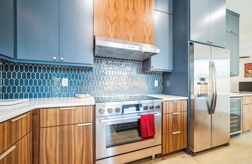 South Congress House | Built in 2024!, 5 bed/5bath with swimming pool, one block to South Congress