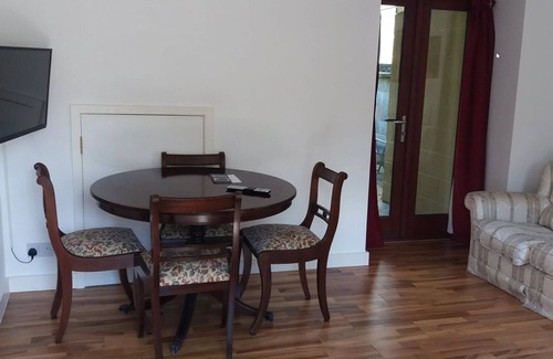 Sittingbourne House | Bulrush Apartment - Perfect for couples and small families