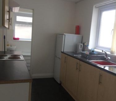 Trecynon Apartment | Bumble Bee Cottage