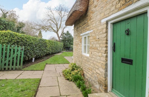 Barrowden Cottage | BUMBLE BEE, pet friendly, character holiday cottage in Barrowden