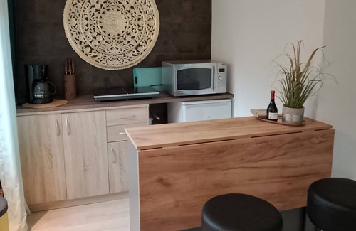 Mahlsdorf Apartment | Bungalow 'Auszeit' with Private Terrace