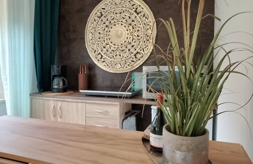 Mahlsdorf Apartment | Bungalow 'Auszeit' with Private Terrace