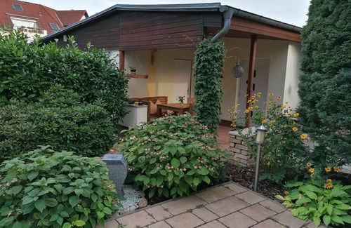 Mahlsdorf Apartment | Bungalow 'Auszeit' with Private Terrace