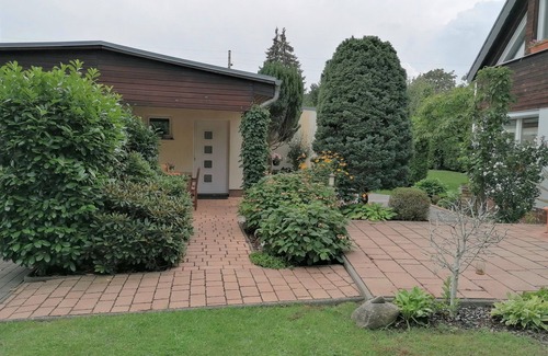 Mahlsdorf Apartment | Bungalow 'Auszeit' with Private Terrace