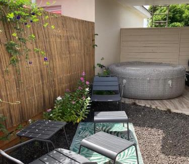 Point d'Or Apartment | Bungalow bougainvilliers